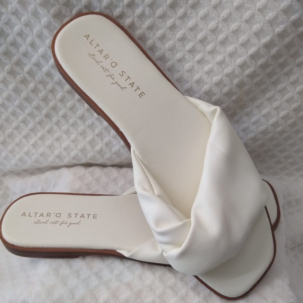 Altar'd State Women's White Allison Puff Sandals Sz 7.5 New